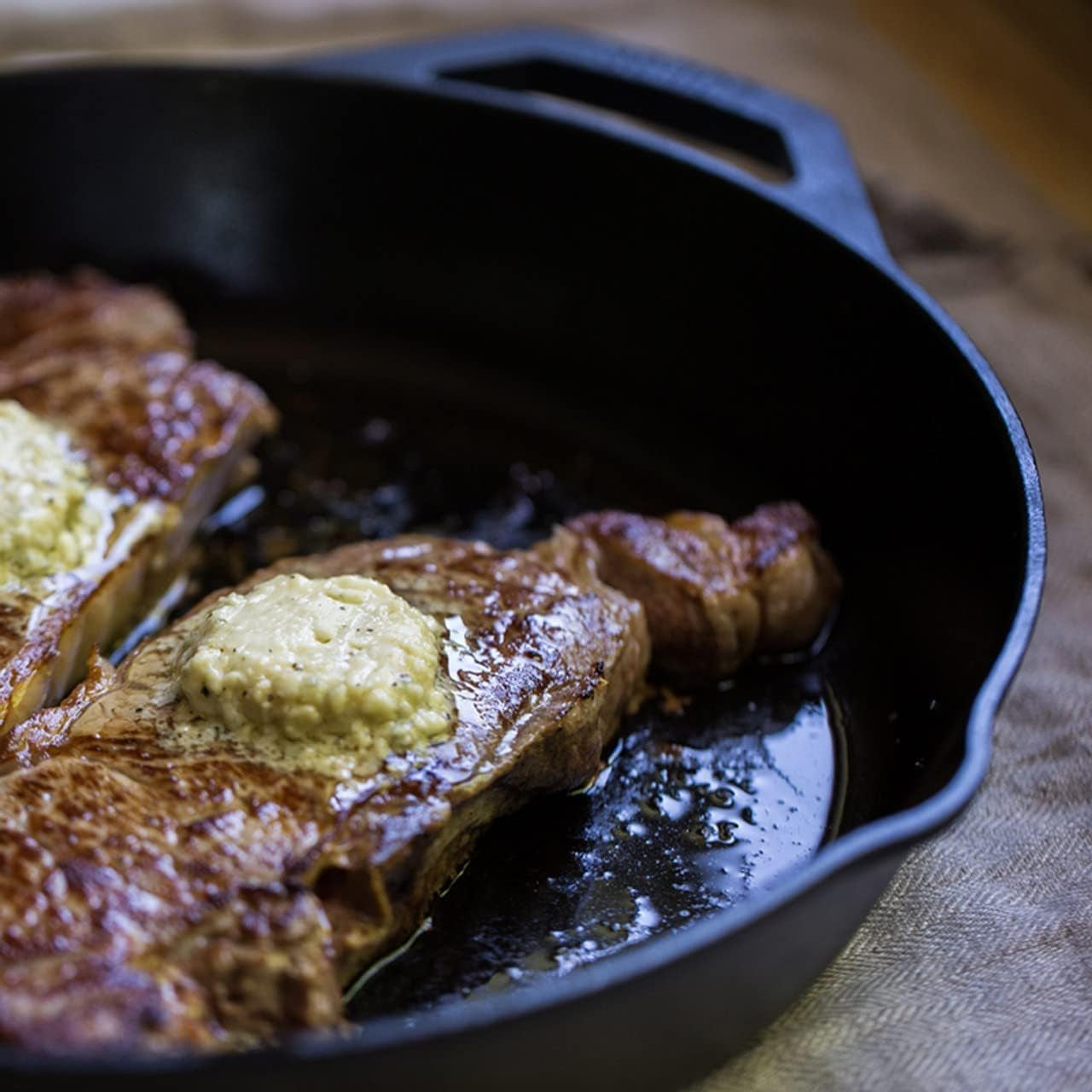 10.25 Inch Cast Iron Pre-Seasoned Skillet – Signature Teardrop Handle - Use in the Oven, on the Stove, on the Grill, or over a Campfire, Black