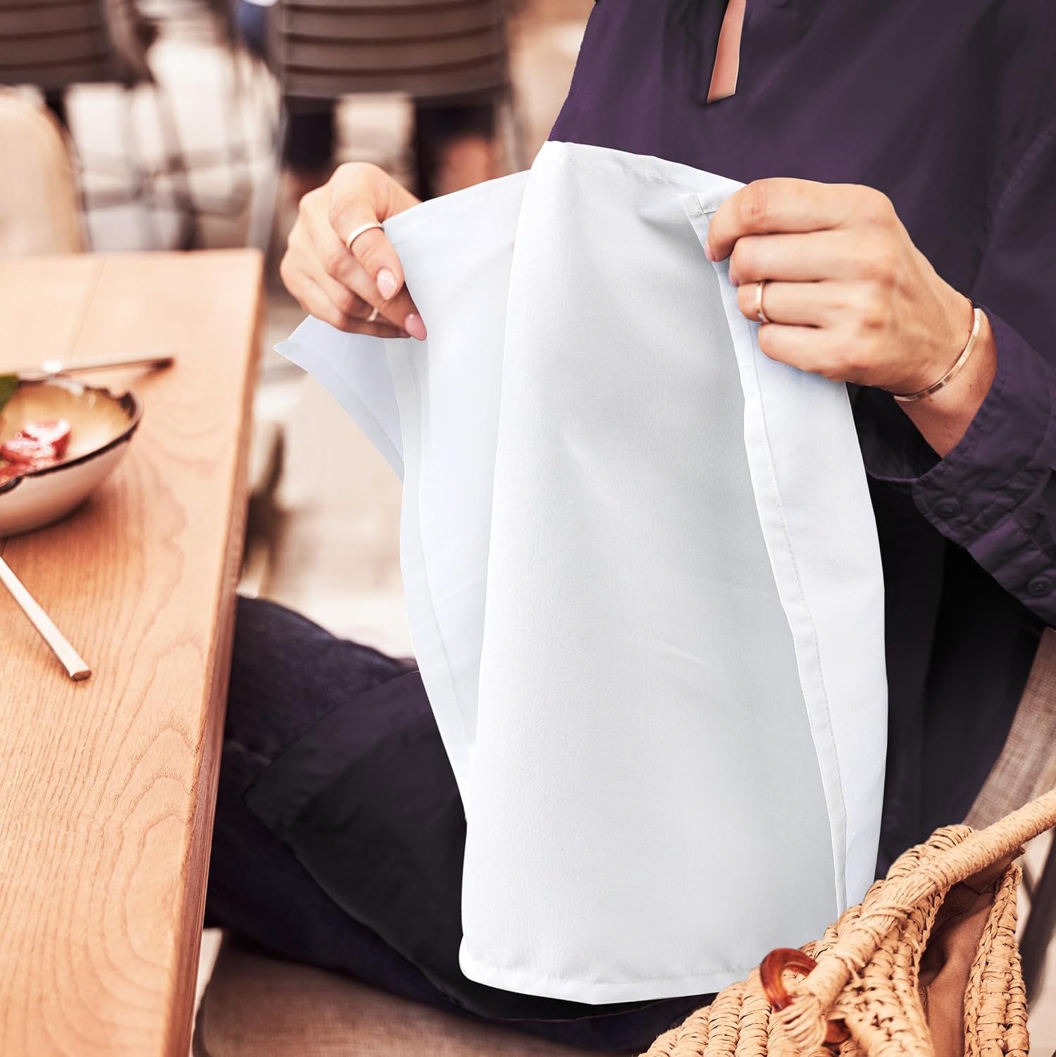 [24 Pack, White] Cloth Napkins 17X17 Inches, 100% Polyester Dinner Napkins with Hemmed Edges, Washable Napkins Ideal for Parties, Weddings and Dinners